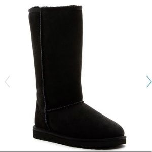✨Black UGGs✨